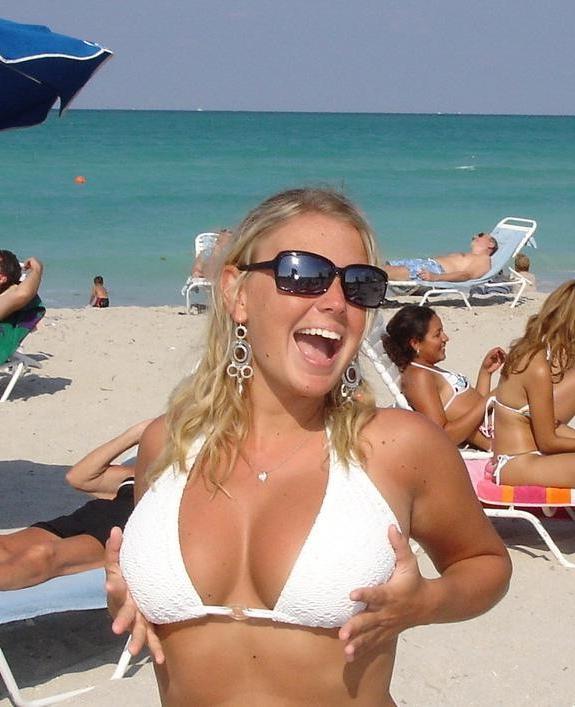 16P Cock-hungry sluts eating cum
