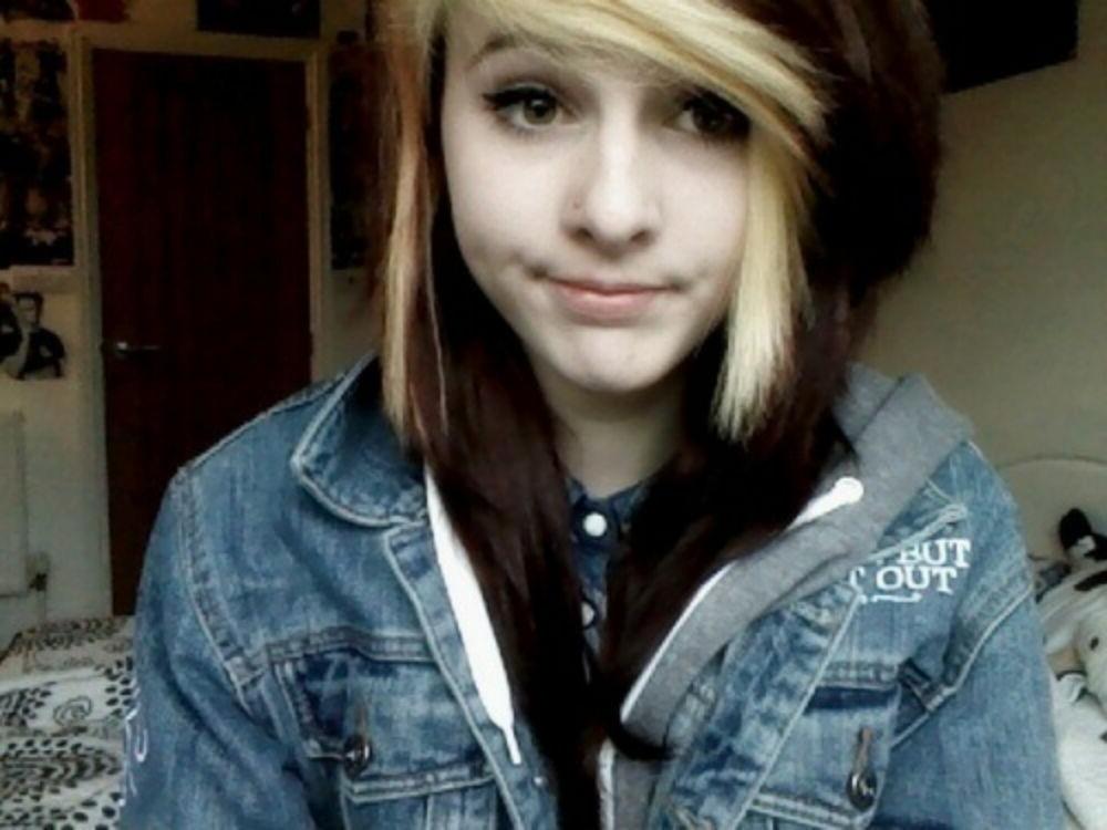 15P Emo-Freundinnen posieren und Selfshot-Galerie 1