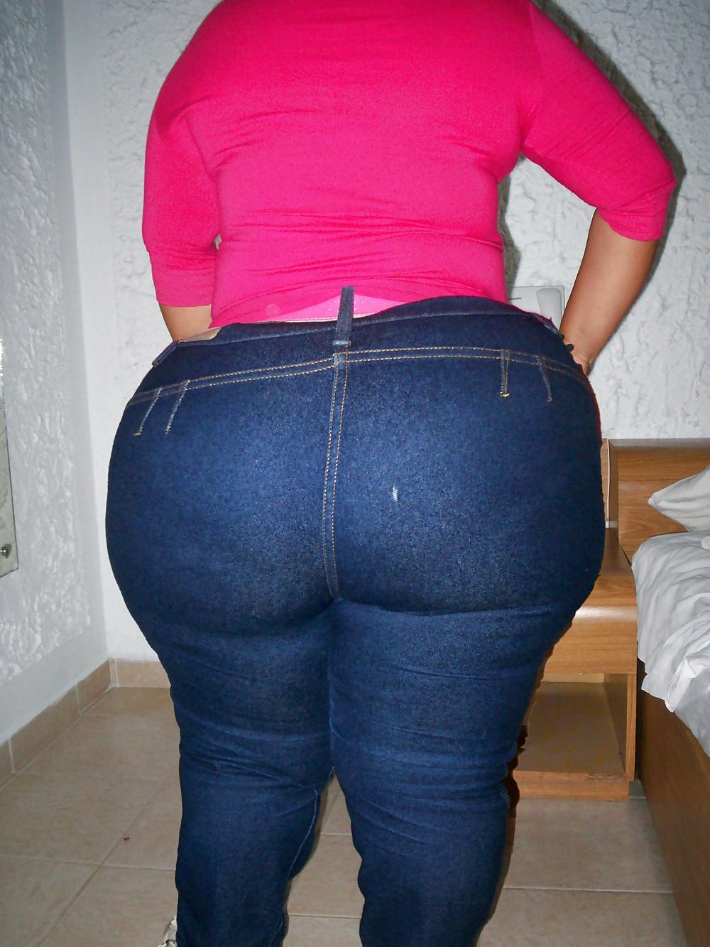 13P Big Booty Women in Jeans