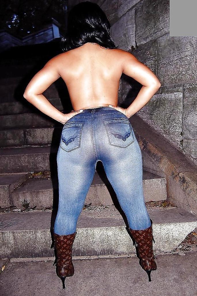 13P Big Booty Women in Jeans