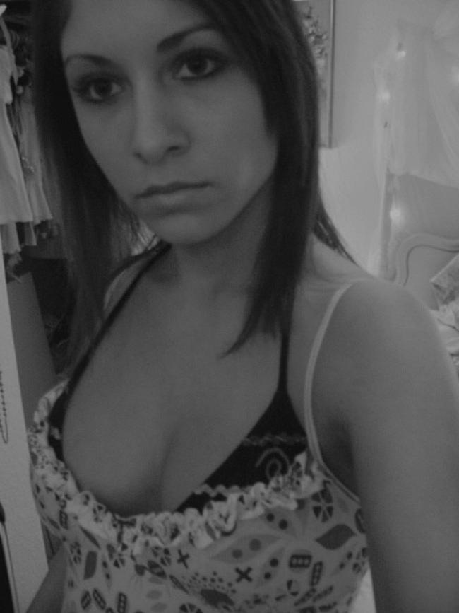 16P Hot MILFs in various poses