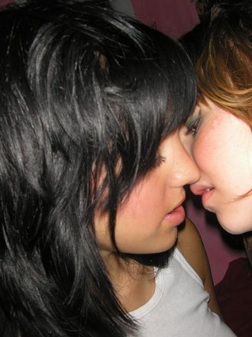 16P Naked Asian amateurs posing