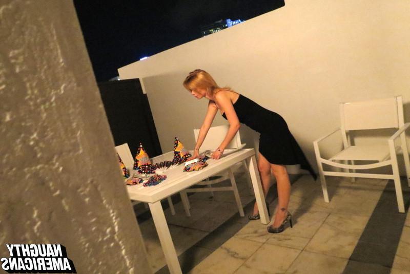 12P Amateur GF Vanessa Vixon Fucked On Camera