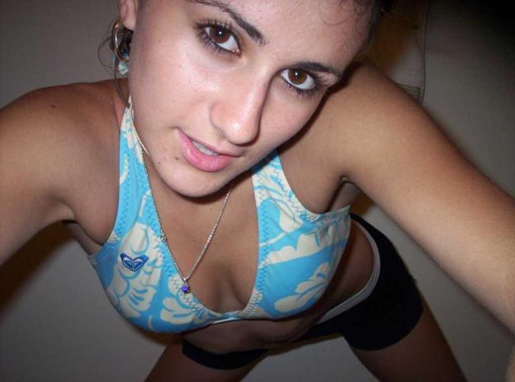 16P Hot amateurs wearing thongs