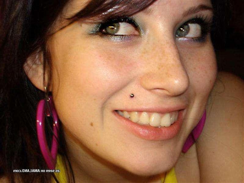 12P Aufnahmen eines süßen, dampfenden, heißen Emo-Girls