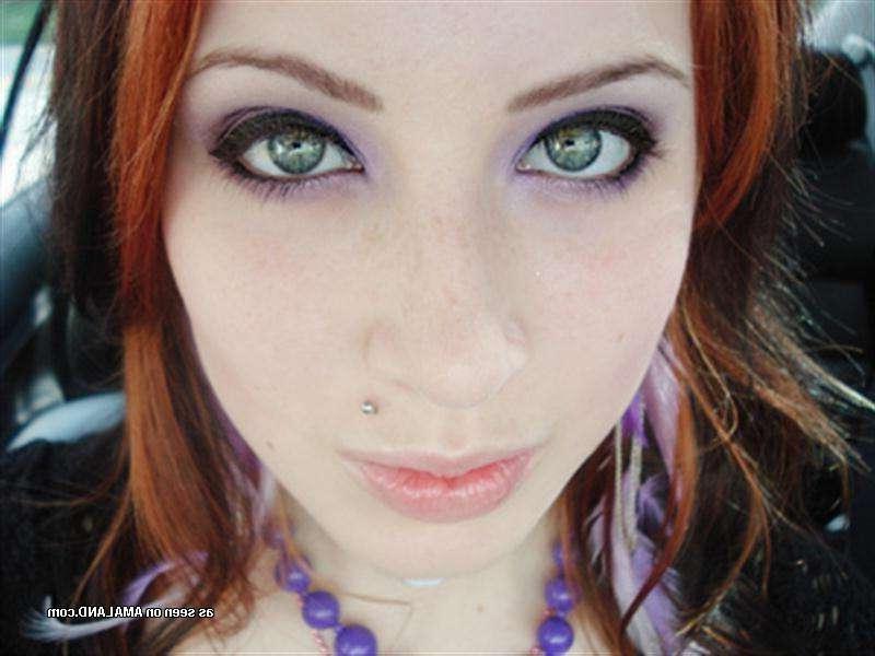 12P Aufnahmen eines süßen, dampfenden, heißen Emo-Girls