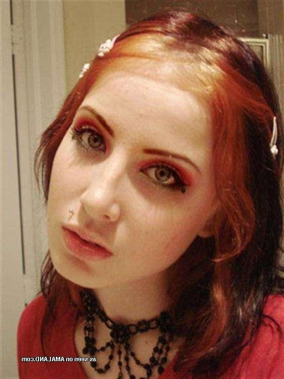 12P Aufnahmen eines süßen, dampfenden, heißen Emo-Girls