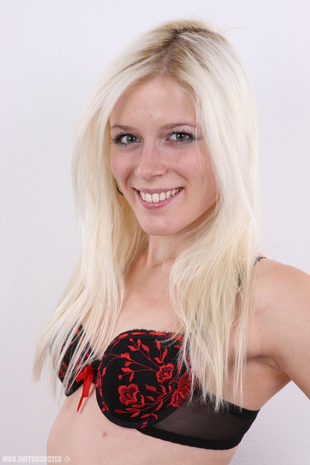 16P Czech Casting Sandra 0690