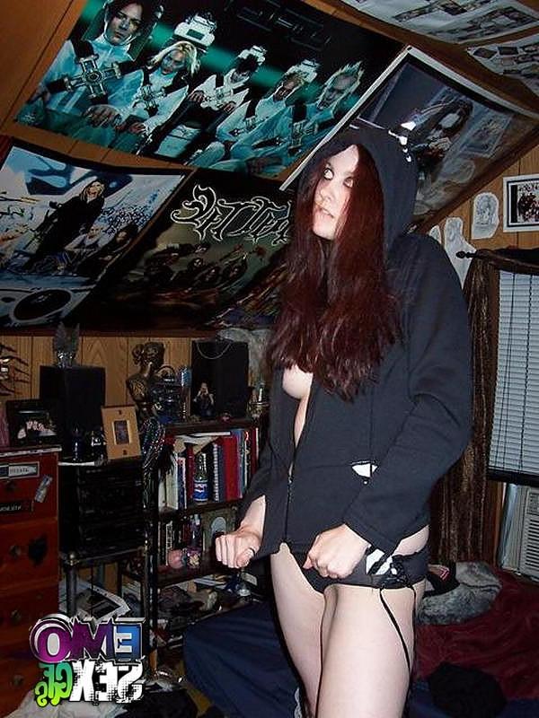 12P Busty emo gf pics