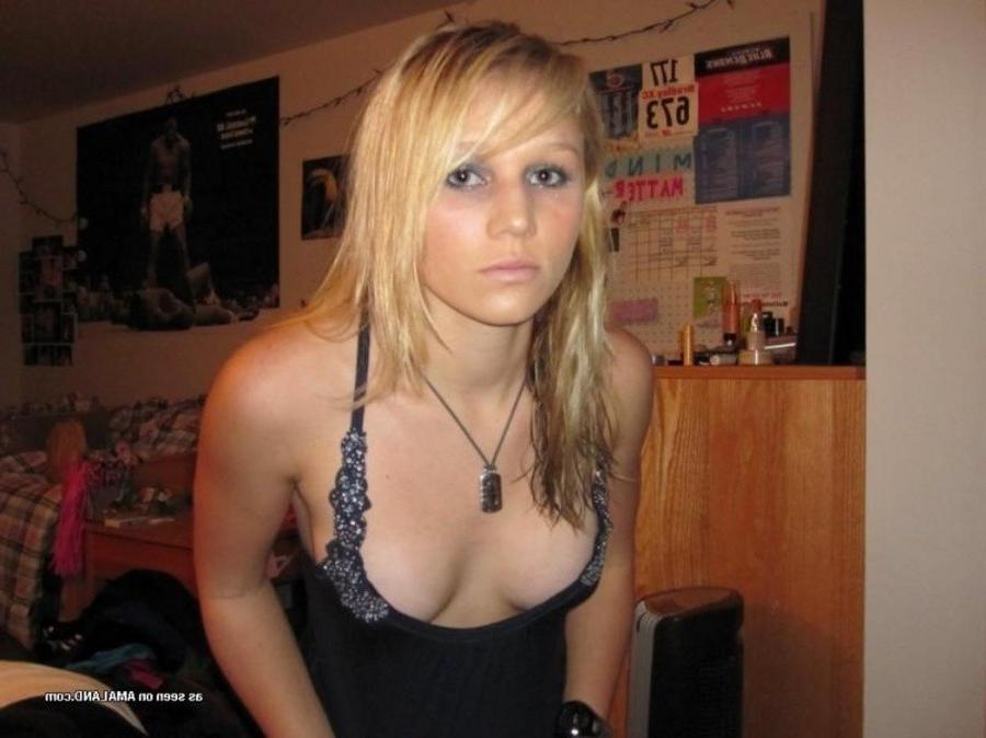 11P Blonde emo teen masturbating and spreading