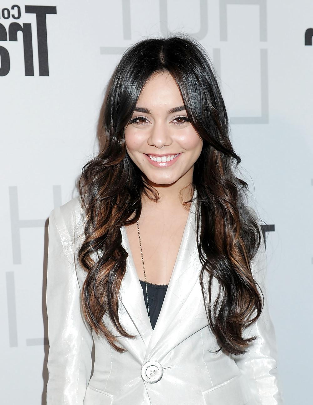 25P Vanessa Hudgens mega collection
