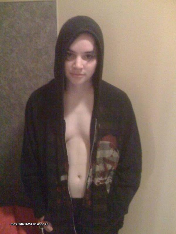 15P Kinky emo babe's hot selfpics
