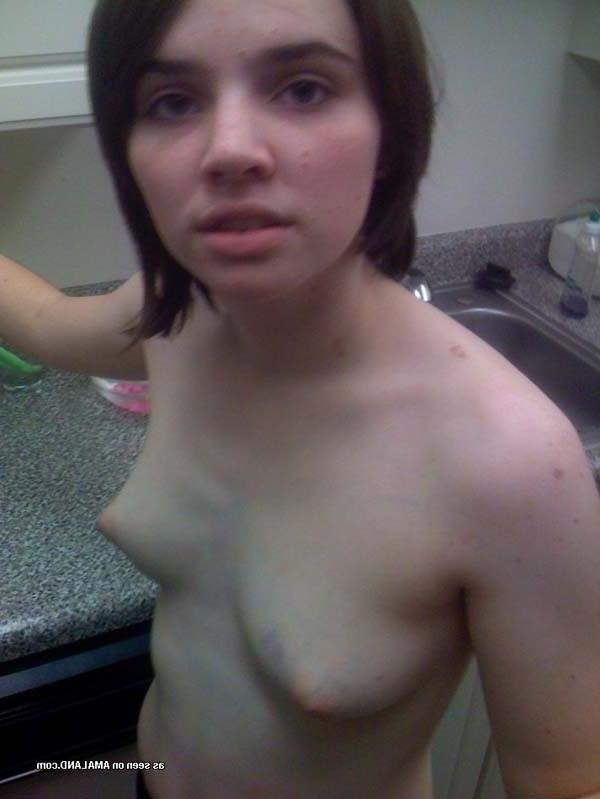 15P Kinky emo babe's hot selfpics
