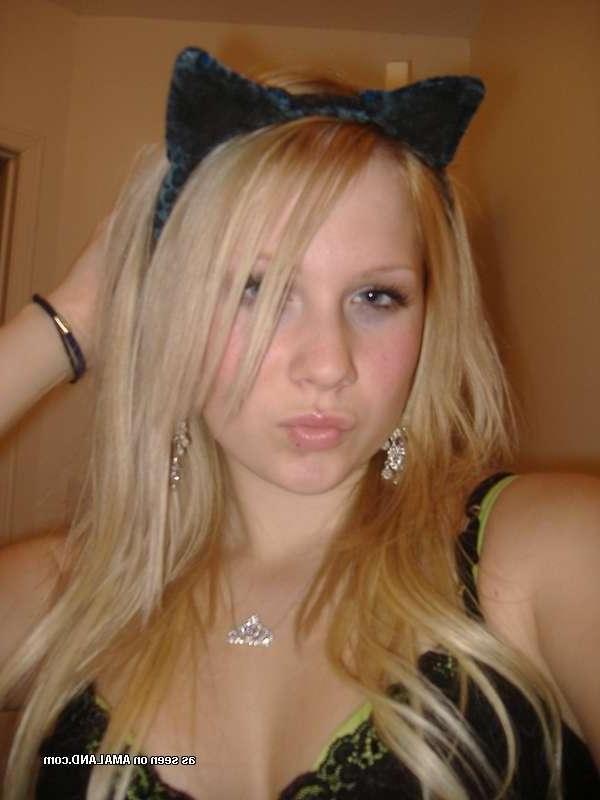 12P Hot cute emo amateur blonde honey camwhoring