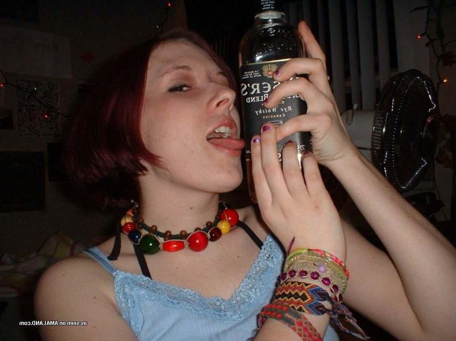 16P Amateur emo hottie posing naked