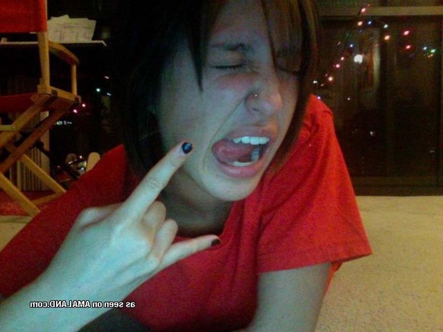 16P Sexy amateur Giselle being emo