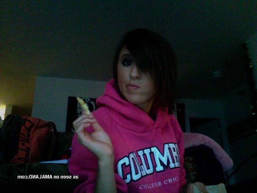 16P Sexy amateur Giselle being emo