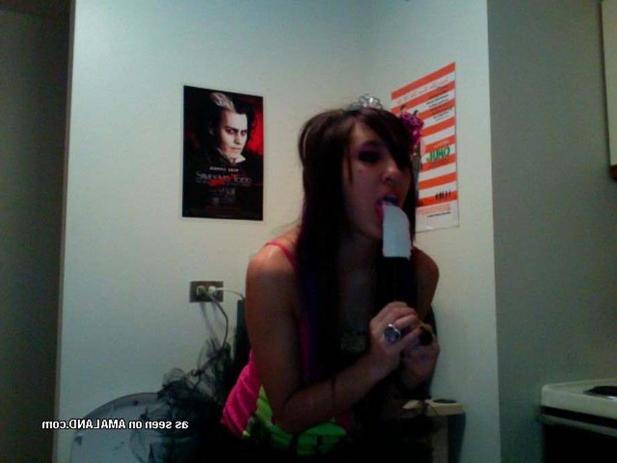 16P Sexy amateur Giselle being emo