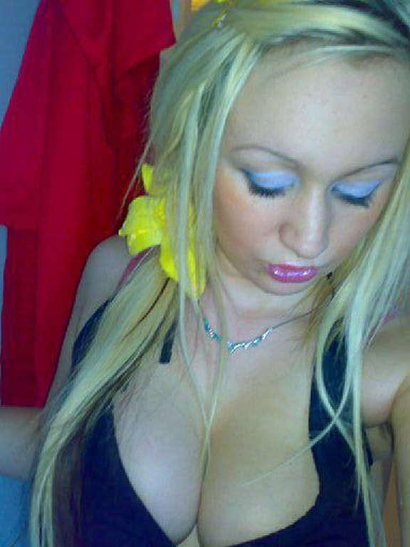 15P Hot blonde emo girls