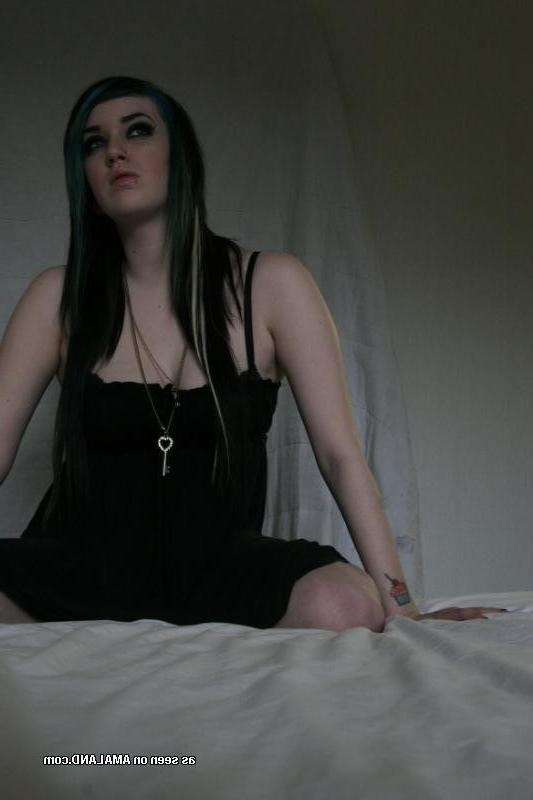 12P Inked and pierced sexy amateur steamy hot girlfriend