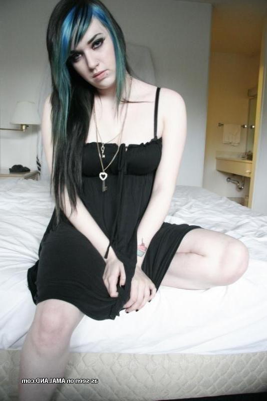 12P Inked and pierced sexy amateur steamy hot girlfriend