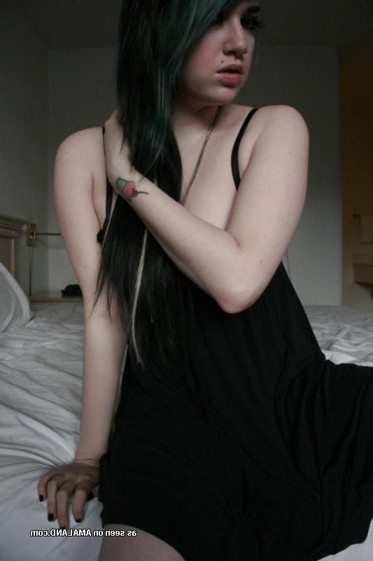 12P Inked and pierced sexy amateur steamy hot girlfriend