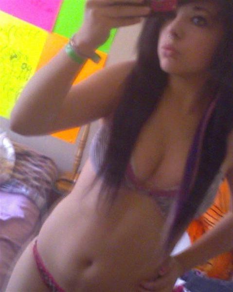 16P Emo teen posing naughty