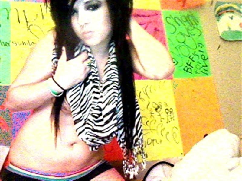 16P Emo teen posing naughty