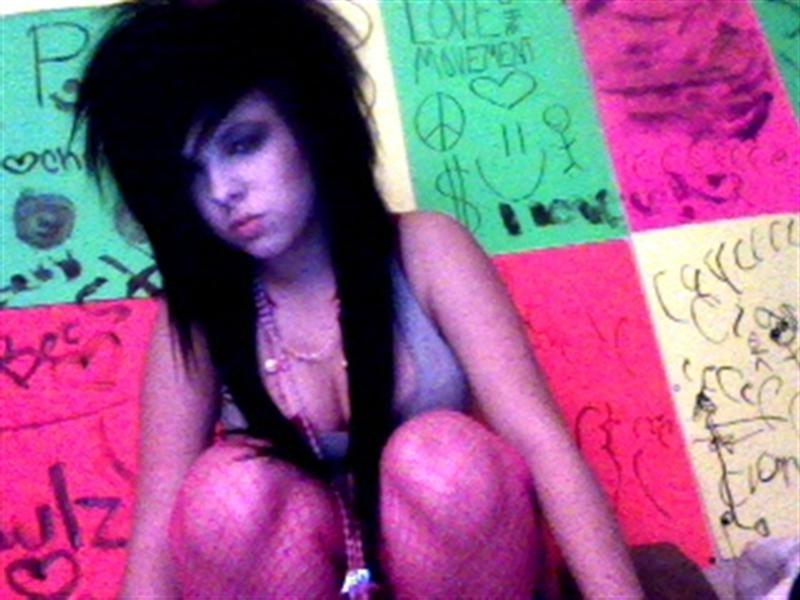 16P Emo teen posing naughty