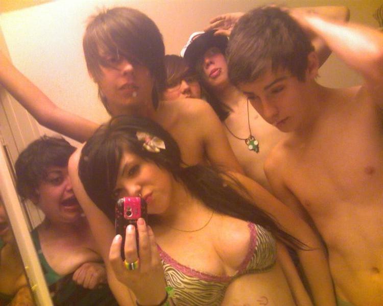16P Emo teen posing naughty