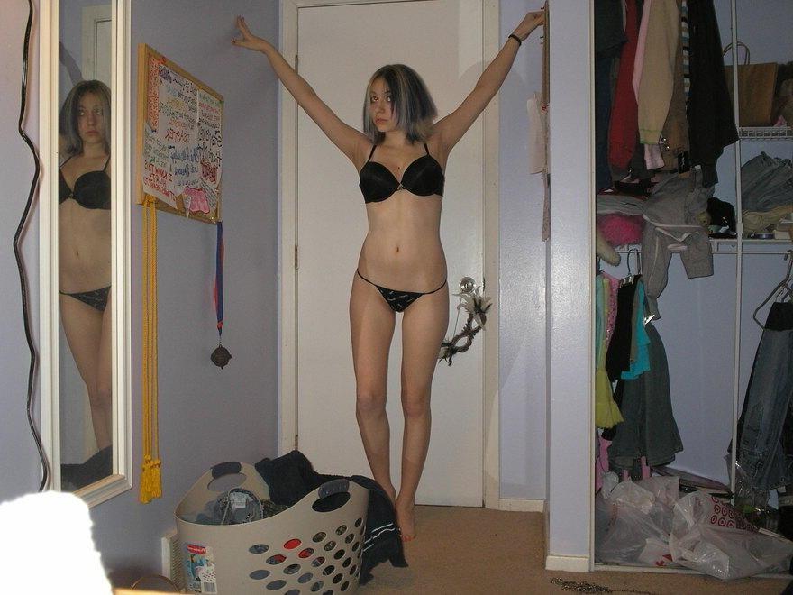 16P Blonde models in seductive photos