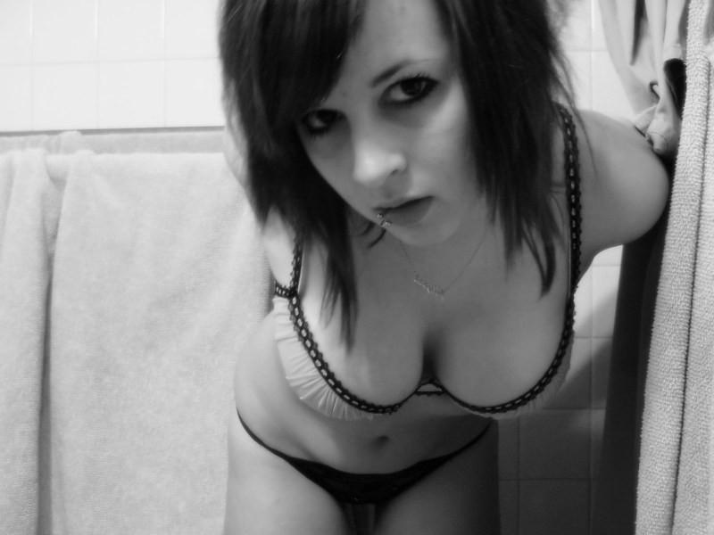 15P Tattooed hot emo babe