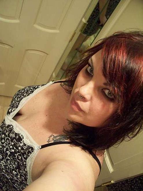 15P Tattooed hot emo babe