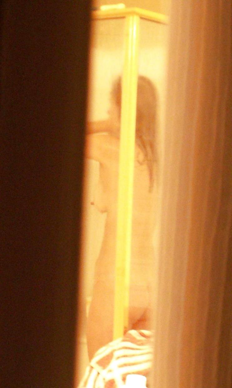 25P Spy on Milf with big nips 