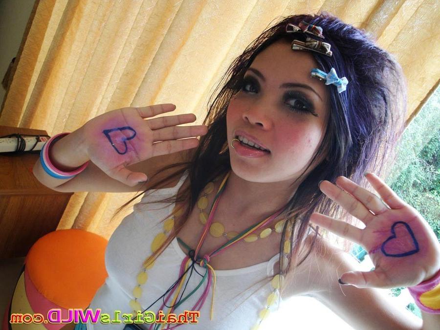 16P Super cute amateur emo Thai girl does selfshots