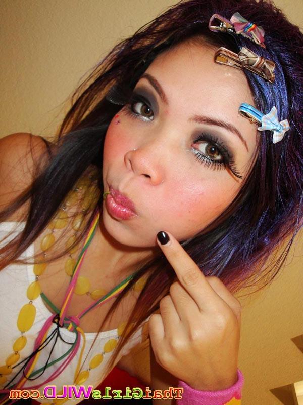 16P Super cute amateur emo Thai girl does selfshots