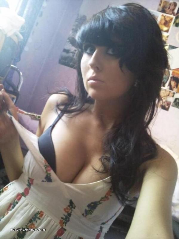 12P Group of steamy hot amateur naughty emo babes