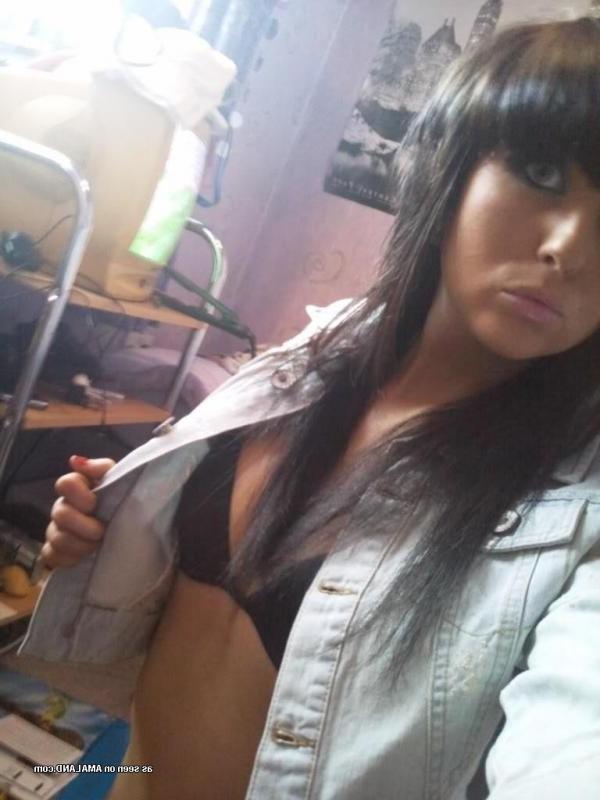 12P Group of steamy hot amateur naughty emo babes
