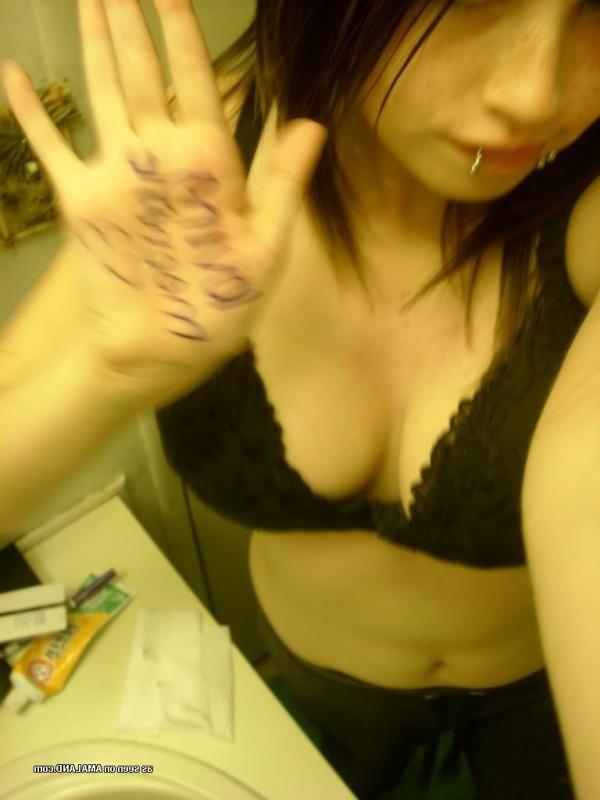 12P Gallery of sizzling hot sexy amateur emo GFs