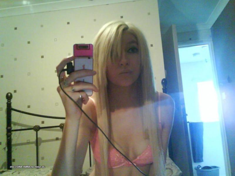 12P Amateur sexy kinky emo blondie self-shooting