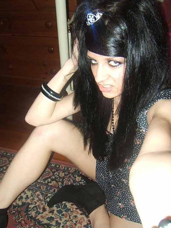 16P Mix of amateur naughty emo babes