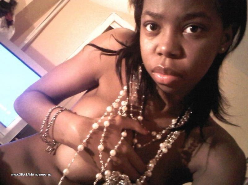 12P Amateur ebony GF with pierced nips taking topless pics