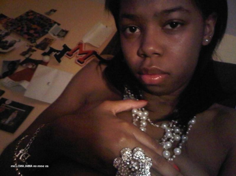 12P Amateur ebony GF with pierced nips taking topless pics
