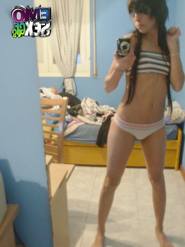 12P Hot emo gf with big tits