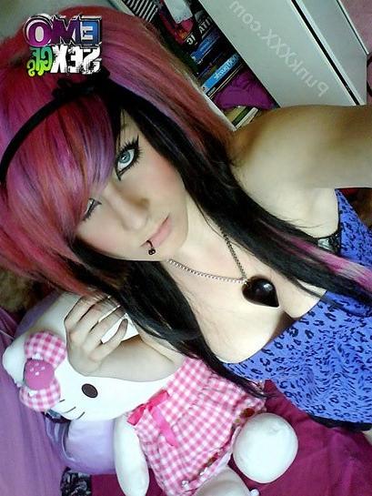 12P Hot emo gf with big tits