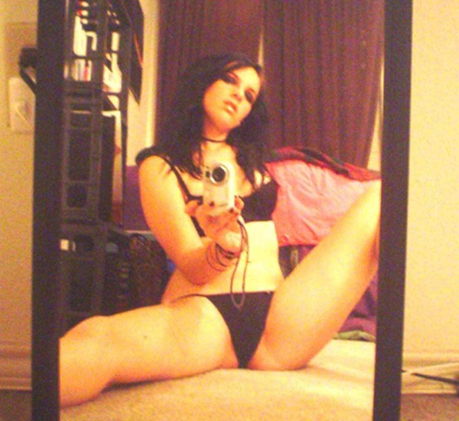 15P Amateur emo sexy hottie camwhoring