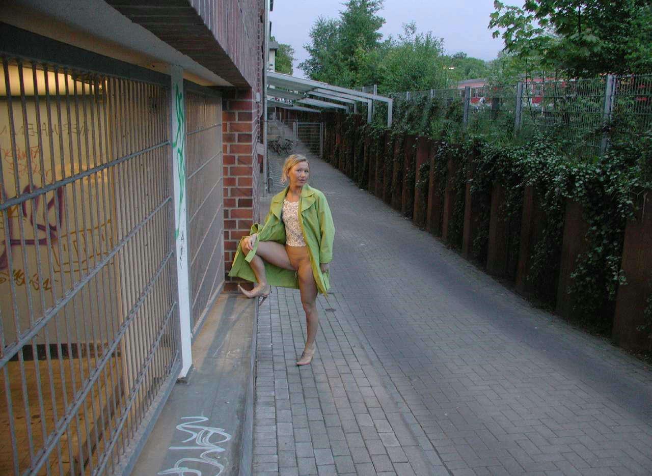 15P Kinky German MILF