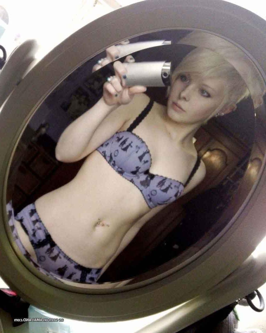 16P Two amateur sexy emo girlfriends