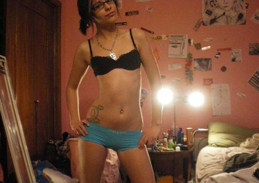 16P Two amateur sexy emo girlfriends