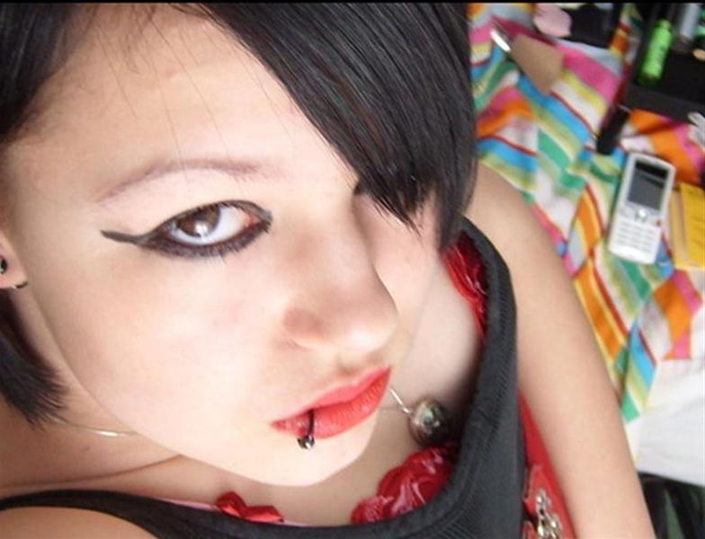 16P Emo teens cute close-up pics